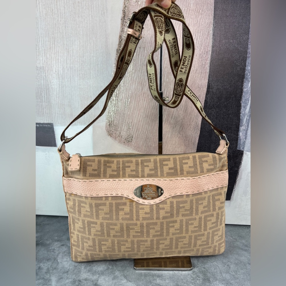 🌵Fendi Crossbody 🌵